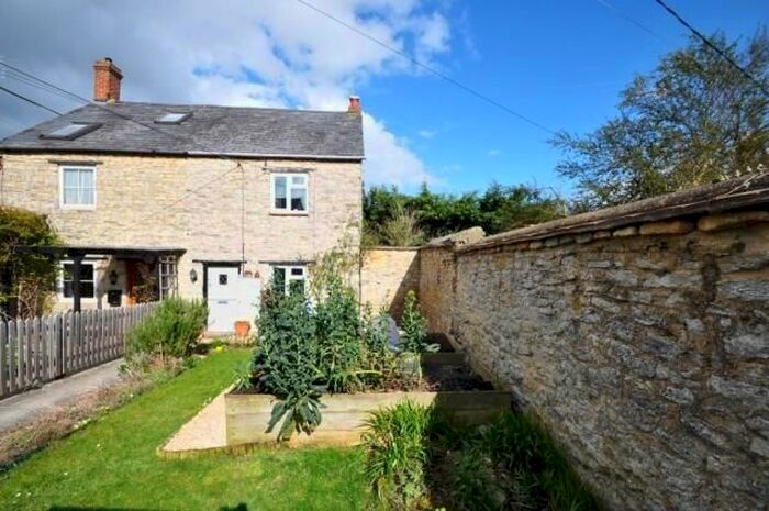 3 Bedroom Cottage To Rent In Near Town Centre, Bicester, OX26