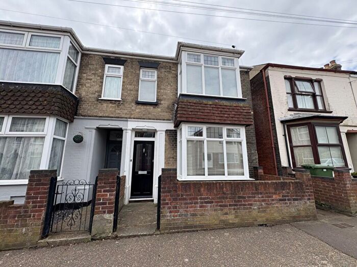 3 Bedroom Semi Detached House For Sale In Cross Road, Gorleston, Great Yarmouth, Norfolk, NR31