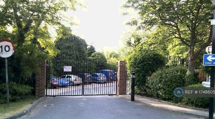 Studio To Rent In Prochester Mead, Beckenham, BR3