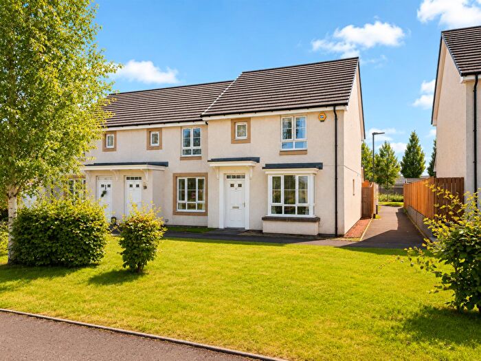 3 Bedroom End Of Terrace House For Sale In Tom Mccabe Gardens, Hamilton, ML3