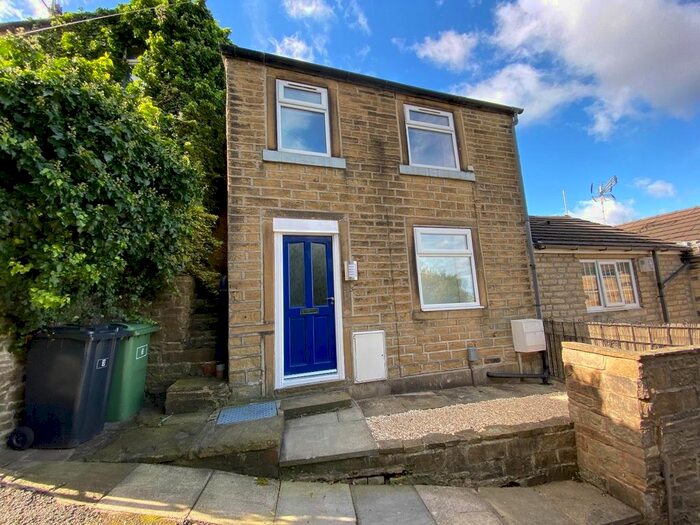 3 Bedroom Semi-Detached House To Rent In Stoney Lane, Taylor Hill, Huddersfield HD4