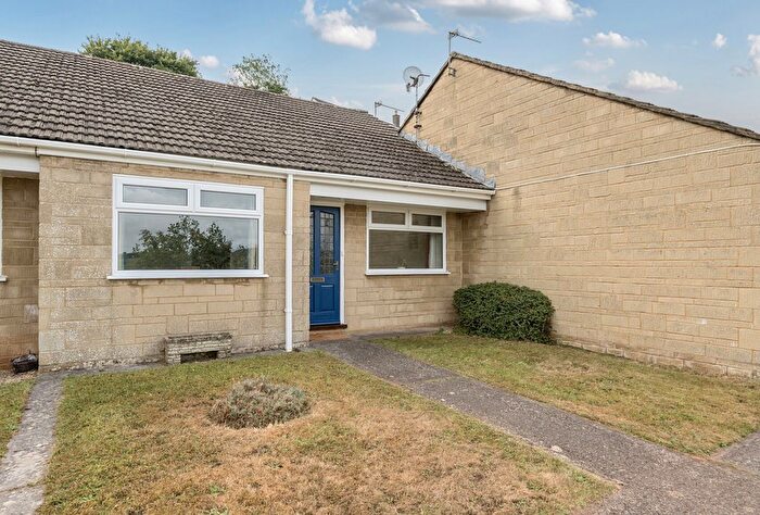 2 Bedroom Bungalow For Sale In Littlebrook, Paulton, Bristol, Somerset, BS39