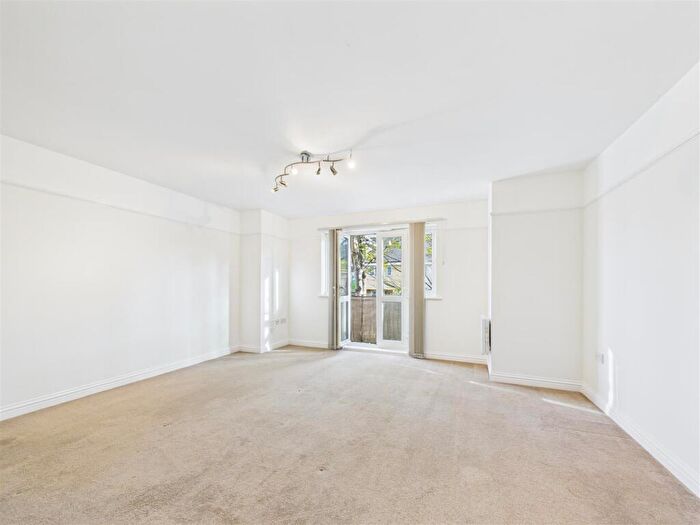 2 Bedroom Flat To Rent In Flat Grove Mill Court, Grove Road, Hitchin, SG4