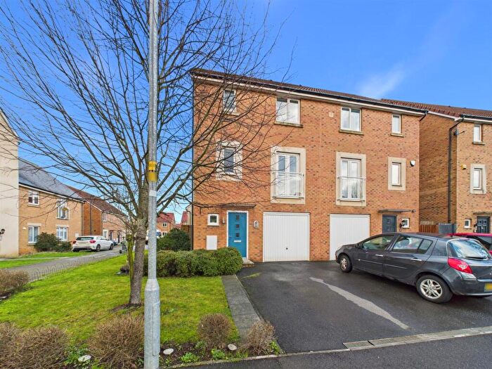 4 Bedroom Town House For Sale In Newlands Lane, Emersons Green, Bristol, BS16