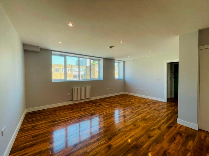 1 Bedroom Flat To Rent In Town Centre, RH10