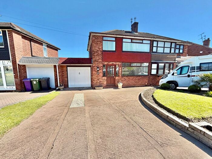 3 Bedroom Semi Detached House For Sale In Grosvenor Road, Ettingshall Park, WV4