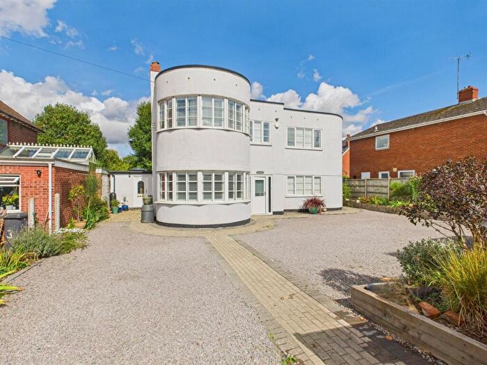 5 Bedroom Detached House For Sale In St. Oswalds Road, Gloucester, GL1