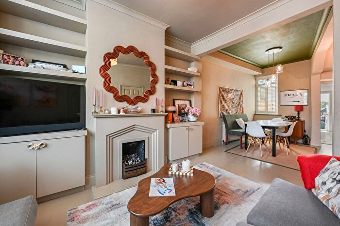 3 Bedroom Terraced House For Sale In Union Road, London, N11
