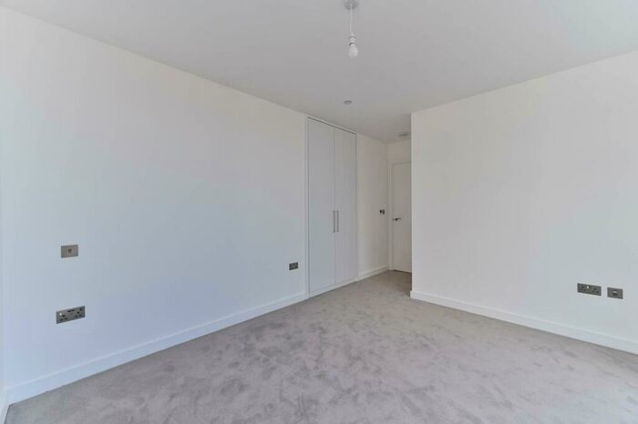 2 Bedroom Flat To Rent In Boulevard Point, Croydon, CR0