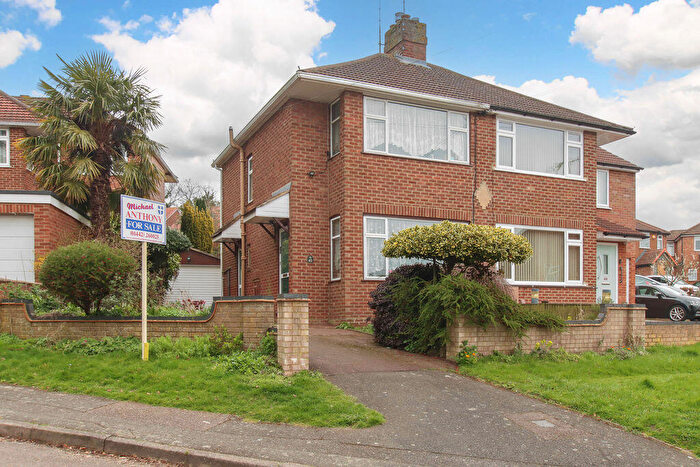 2 Bedroom Semi Detached House For Sale In Langley Avenue, Hemel Hempstead, HP3