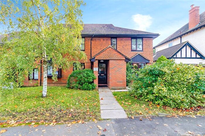 2 Bedroom Flat For Sale In Derby Road, Sutton, Surrey, SM1