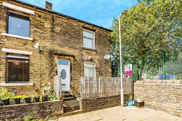 3 Bedroom End Of Terrace House For Sale In Rhondda Place, Halifax, HX1