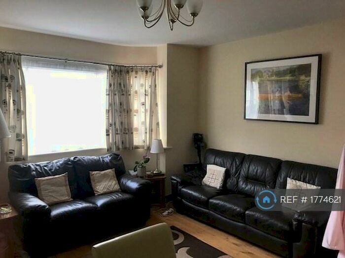 2 Bedroom Flat To Rent In London, London, N12