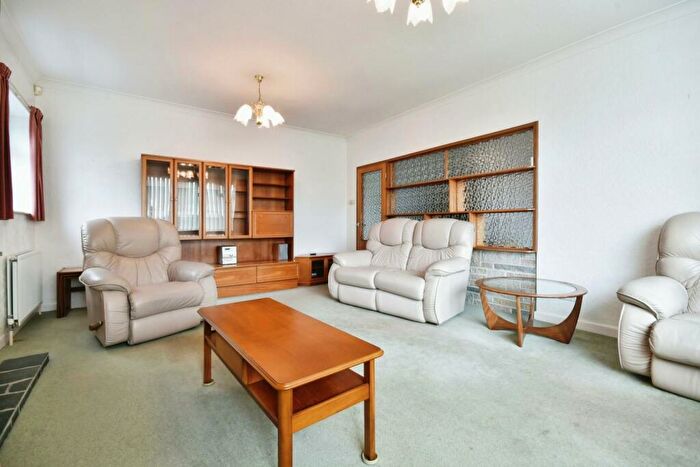 3 Bedroom Detached Bungalow For Sale In Mottram Old Road, Stalybridge, SK15