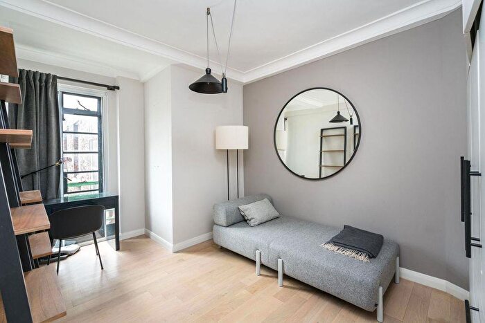 2 Bedroom Apartment To Rent In Gloucester Place, Marylebone, London, NW1