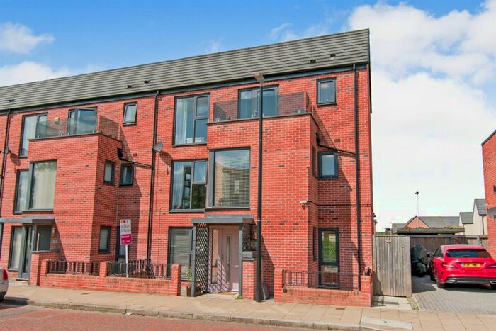 4 Bedroom Property For Sale In Middleton Little Road, Allerton Bywater, Castleford, WF10