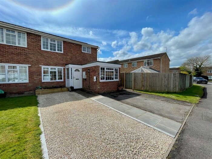 2 Bedroom End Of Terrace House For Sale In Dunn Crescent, Kintbury, RG17