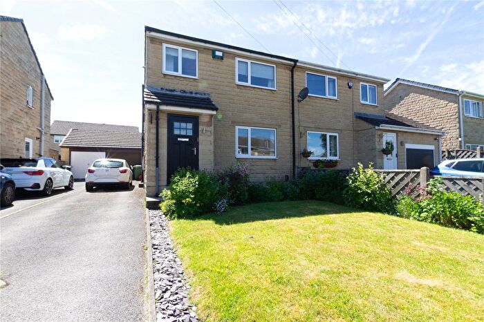 3 Bedroom Semi-Detached House To Rent In Chaffinch Walk, Netherton, Huddersfield, West Yorkshire, HD4