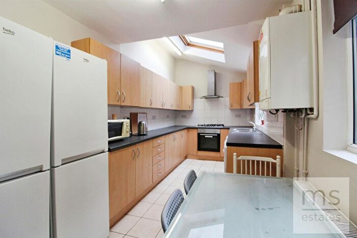 6 Bedroom Terraced House To Rent In Balfour Road, Nottingham, NG7