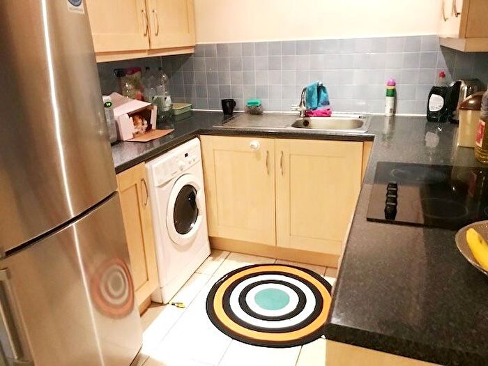 2 Bedroom Flat To Rent In Retreat Way, Essex, IG7