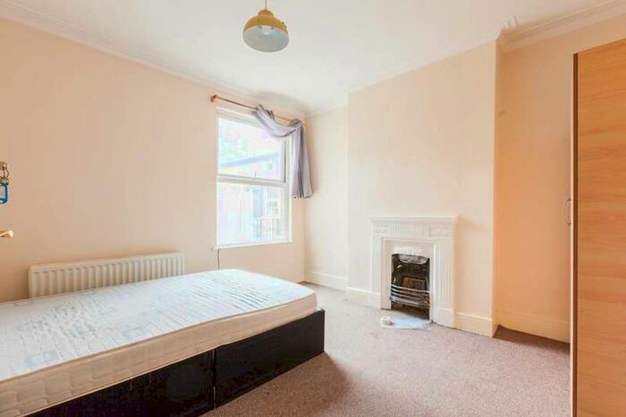 3 Bedroom Flat To Rent In Camberwell, Camberwell, SE5
