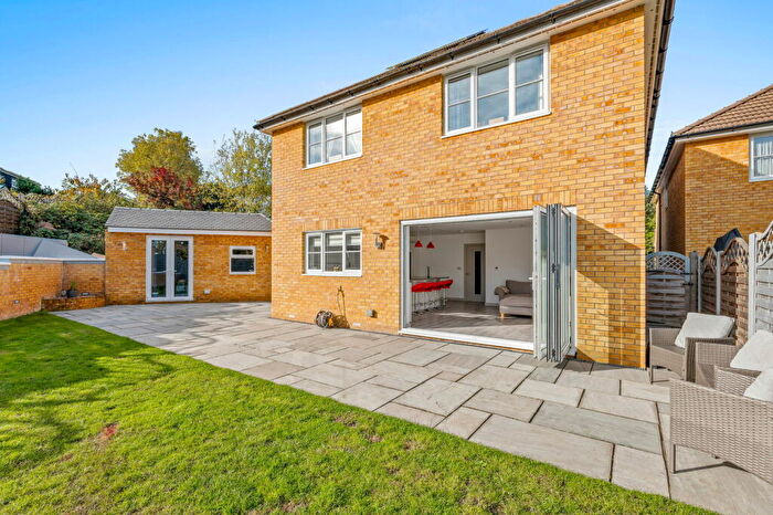 4 Bedroom Detached House For Sale In The Warren, The Green, Croydon, CR0