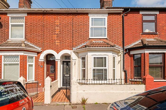 3 Bedroom Terraced House For Sale In Morton Road, Pakefield, NR33