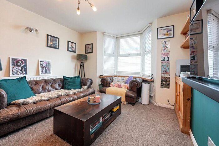 2 Bedroom Semi Detached House For Sale In Brandon Road, Sutton, SM1