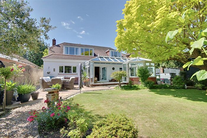 4 Bedroom Detached House For Sale In Catisfield Road, Fareham, PO15