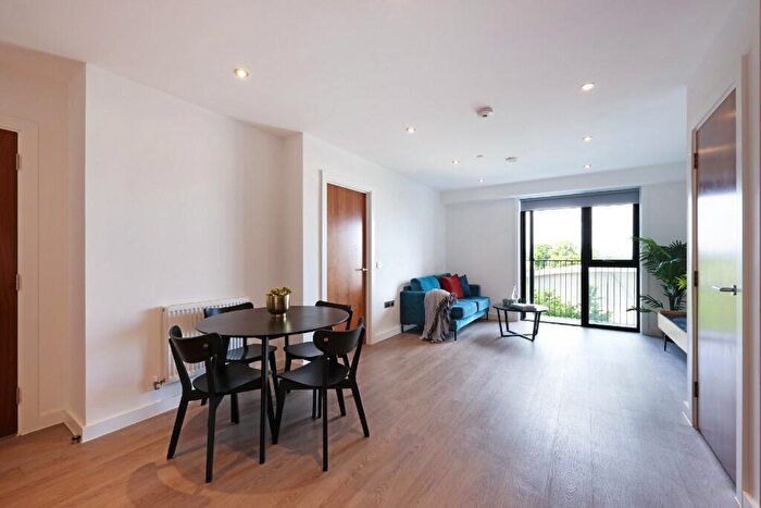 2 Bedroom Flat To Rent In Sienna House, Sutton, London, SM1