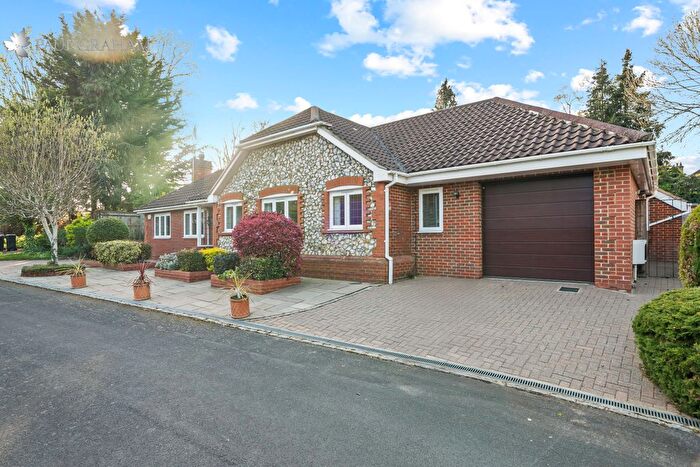 4 Bedroom Detached Bungalow For Sale In Badgers Walk, West Purley, CR8