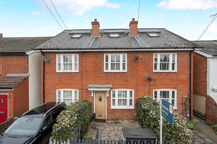 3 Bedroom Terraced House For Sale In Kings Road, Farncombe, Surrey, GU7