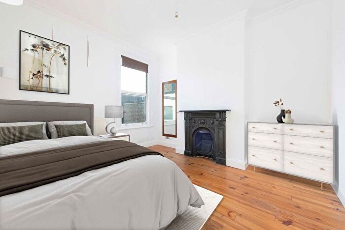 2 Bedroom Flat For Sale In Napier Road, London, N17