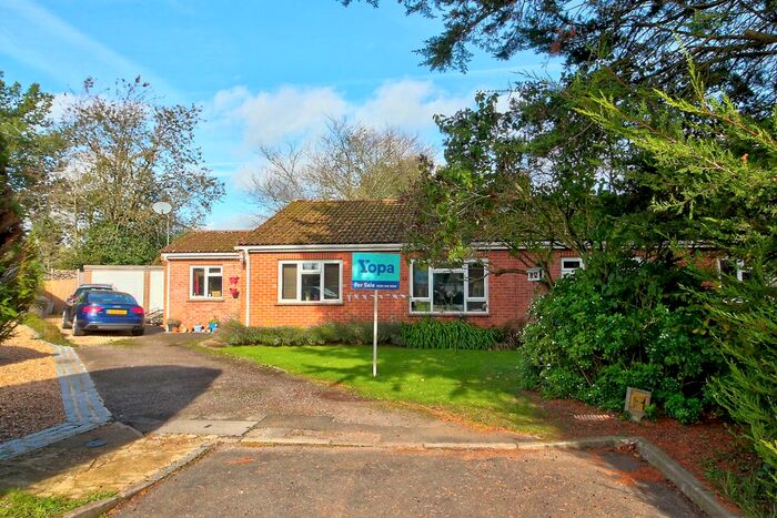 3 Bedroom Semi-Detached Bungalow For Sale In Hudsons Meadow, Hound Green, Hook, RG27