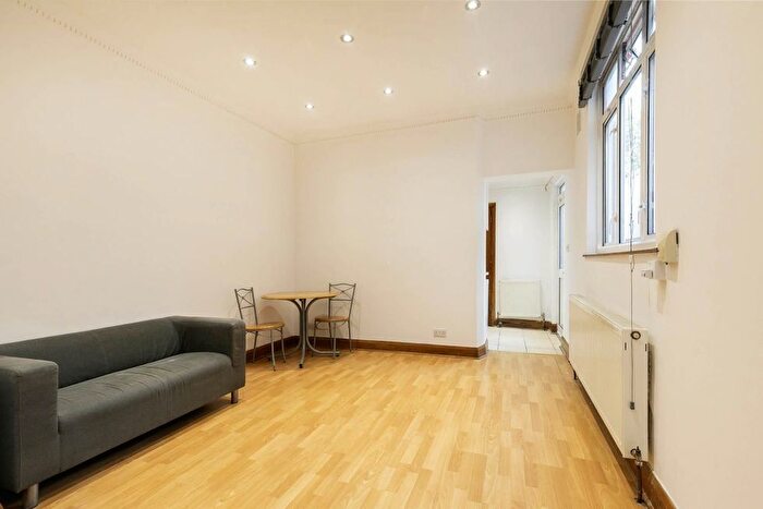 1 Bedroom Flat To Rent In Heathfield Park, Willesden Green (Council Tax, Gas+ Water Included), NW2