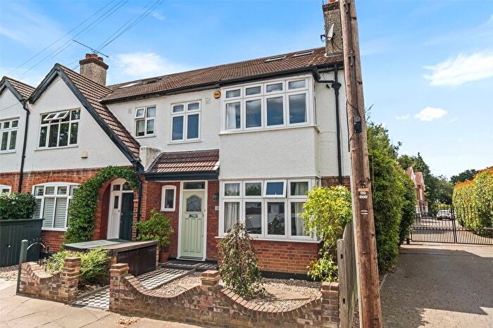 4 Bedroom End Of Terrace House For Sale In Cambridge Crescent, Teddington, TW11