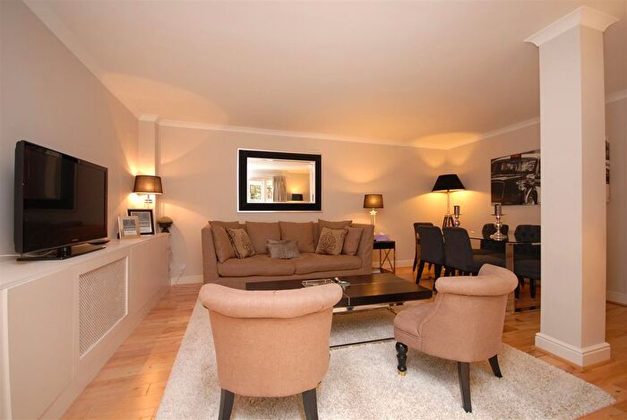 1 Bedroom Flat To Rent In Hyde Park Gate, Kensington, London, SW7