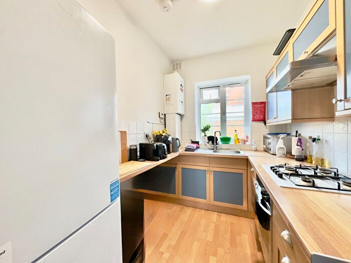 3 Bedroom Flat To Rent In Warwick Lodge, Shoot Up Hill, London, NW2