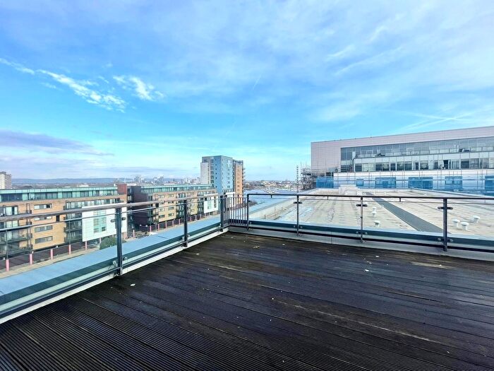 2 Bedroom Flat To Rent In Caldey Island House, Cardiff, CF11