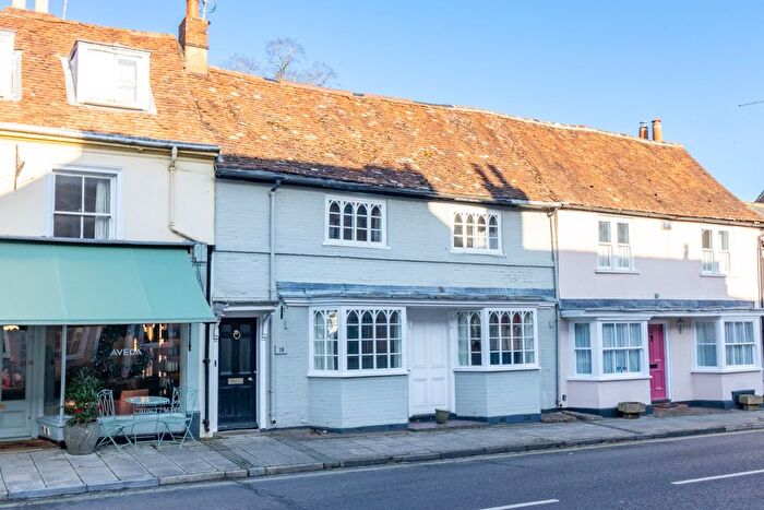 3 Bedroom Town House To Rent In East Street, Alresford, Hampshire, SO24