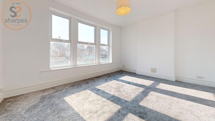 3 Bedroom Flat To Rent In A Garratt Lane, London, SW18