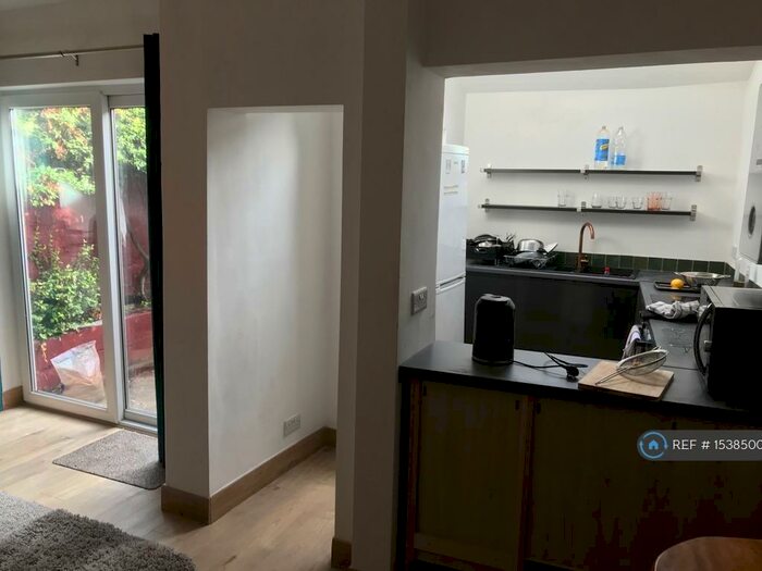 6 Bedroom End Of Terrace House To Rent In Ladybarn Road, Manchester, M14