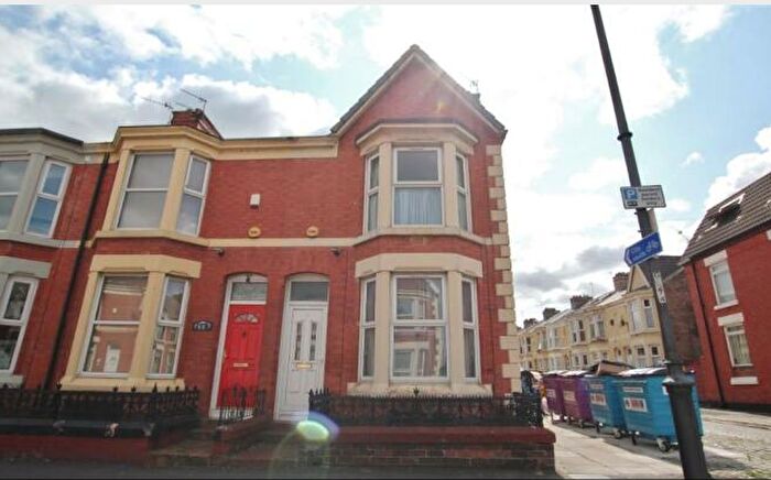 3 Bedroom House To Rent In Connaught Road, L7