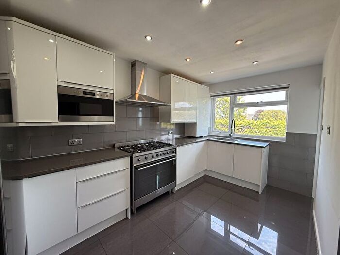 3 Bedroom Flat To Rent In Cleveland Road, Uxbridge, UB8