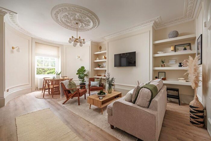 2 Bedroom Flat To Rent In Emma Place, Stonehouse, Plymouth, PL1