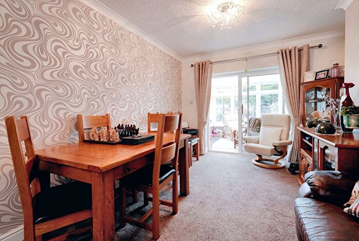 3 Bedroom Semi-Detached House For Sale In Shenley Grove, Sandling, ME14