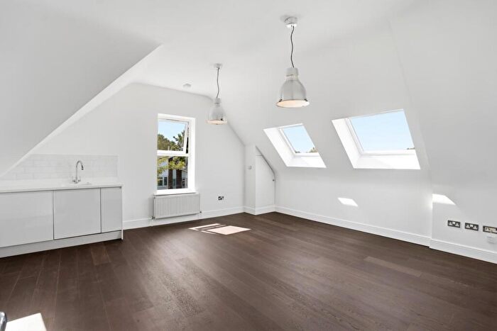 2 Bedroom Apartment For Sale In Upland Road, East Dulwich, London, SE22