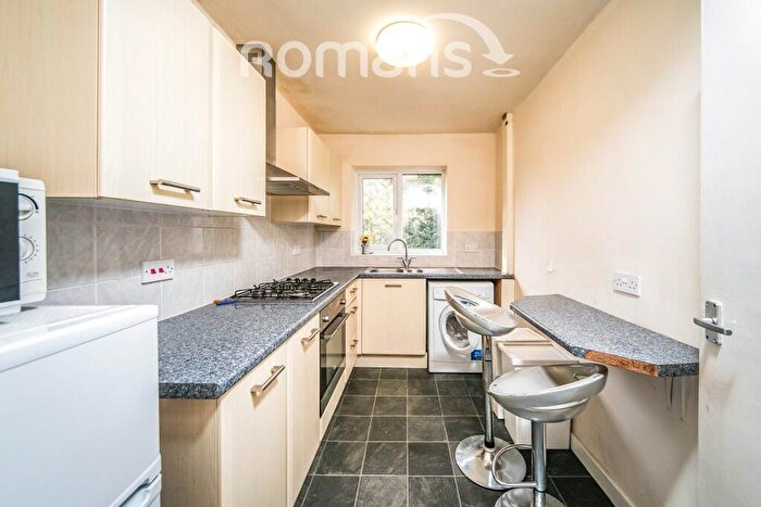 2 Bedroom Flat To Rent In Kidmore End Road, Emmer Green, Reading, RG4