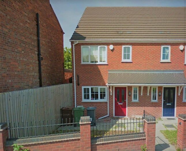 3 Bedroom Semi-Detached House To Rent In A Willenhall Street, Wednesbury, WS10