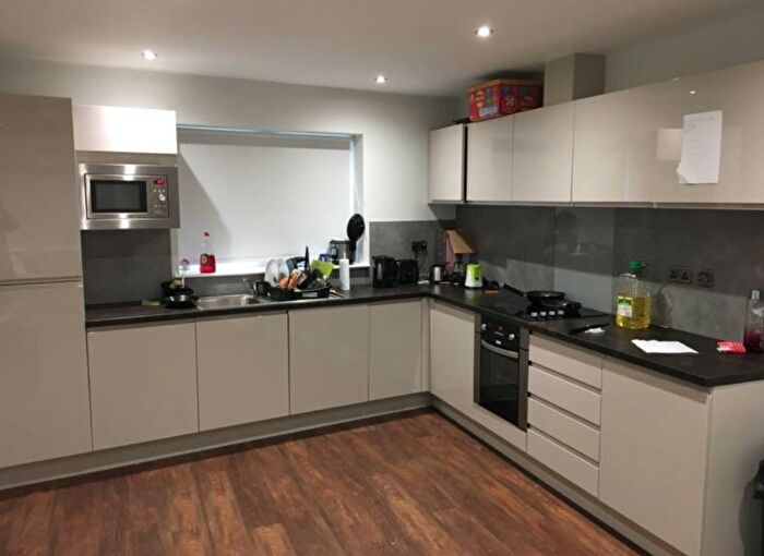 6 Bedroom Apartment To Rent In Hyde Terrace, Leeds, West Yorkshire, LS2